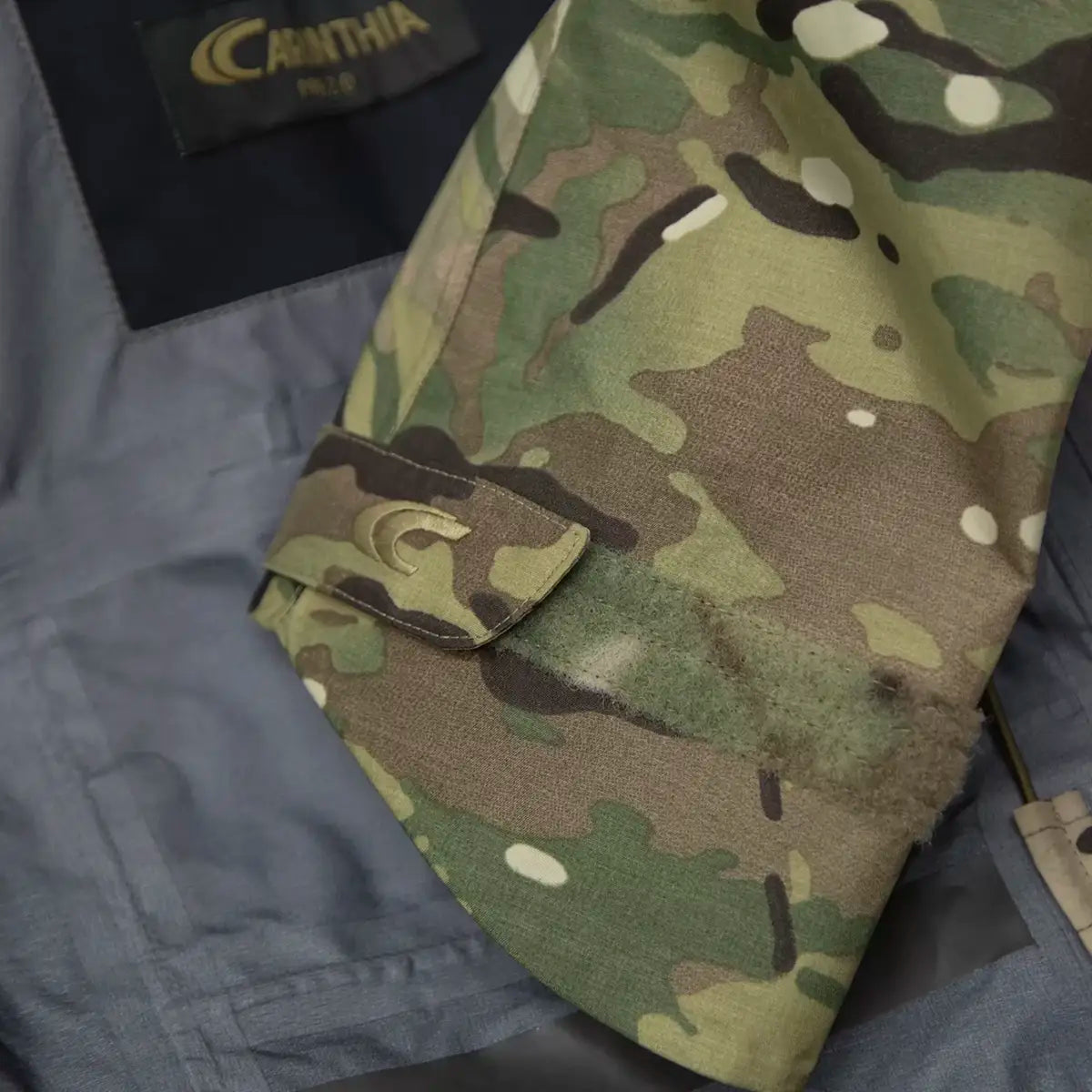 Close-up of adjustable sleeve cuff on Carinthia PRG 2.0 Waterproof Jacket Multicam, showcasing hook-and-loop fastener for secure fit.