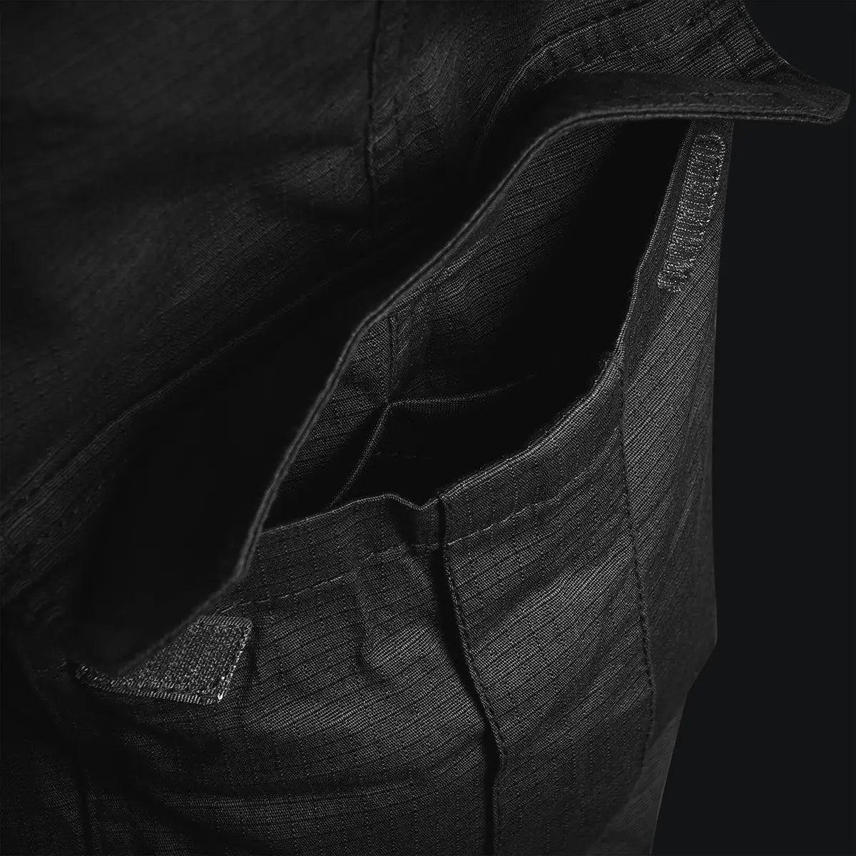 Interior view of a cargo pocket on Highlander Magnum Teflon Trousers, highlighting secure Velcro closure and durable lining.
