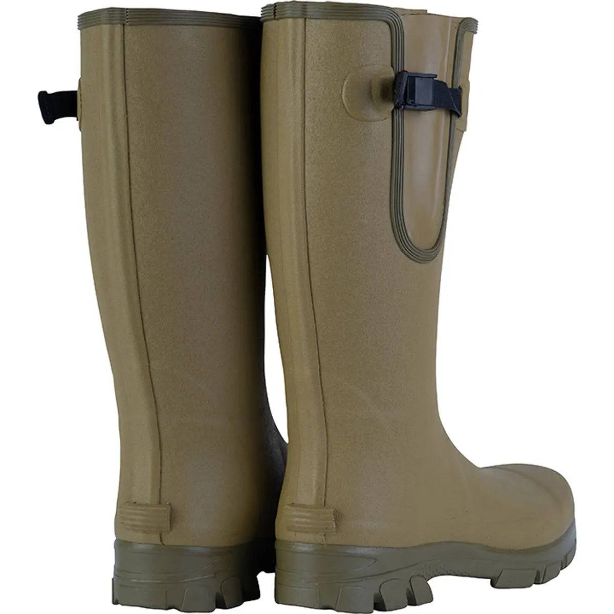 Rear view of Jack Pyke Ashcombe Gusset Wellington Boot showcasing sturdy heel support and rugged sole for enhanced grip on outdoor terrains.