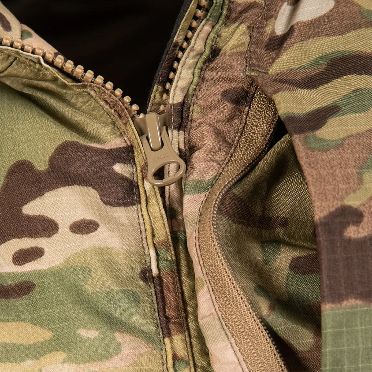 Detailed view of front zipper on Snugpak Spearhead Midweight Insulated Jacket WGTE Multicam, built for durability and ease of use.