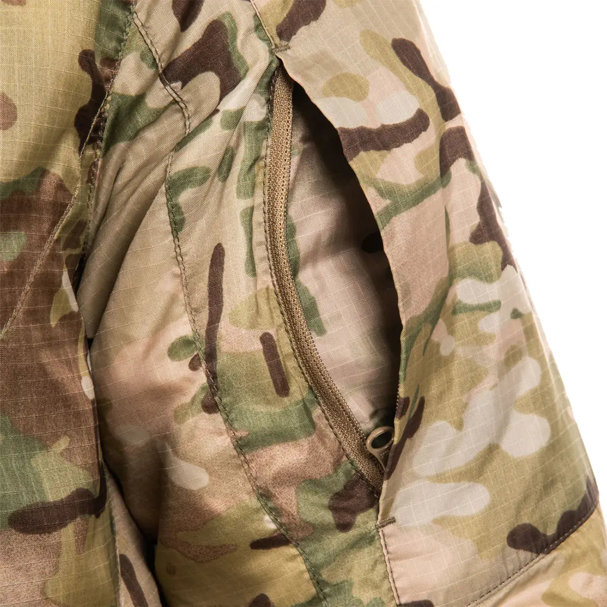 Underarm ventilation zip on Snugpak Spearhead Midweight Insulated Jacket WGTE Multicam for breathability during active wear.