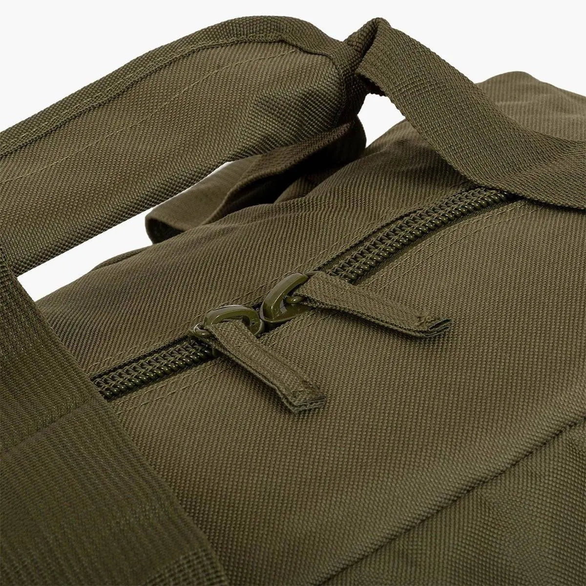 Detailed view of Highlander Cargo 65 Litre Carry Bag’s dual zipper closure and reinforced handles, providing secure storage and easy carrying for trips.
