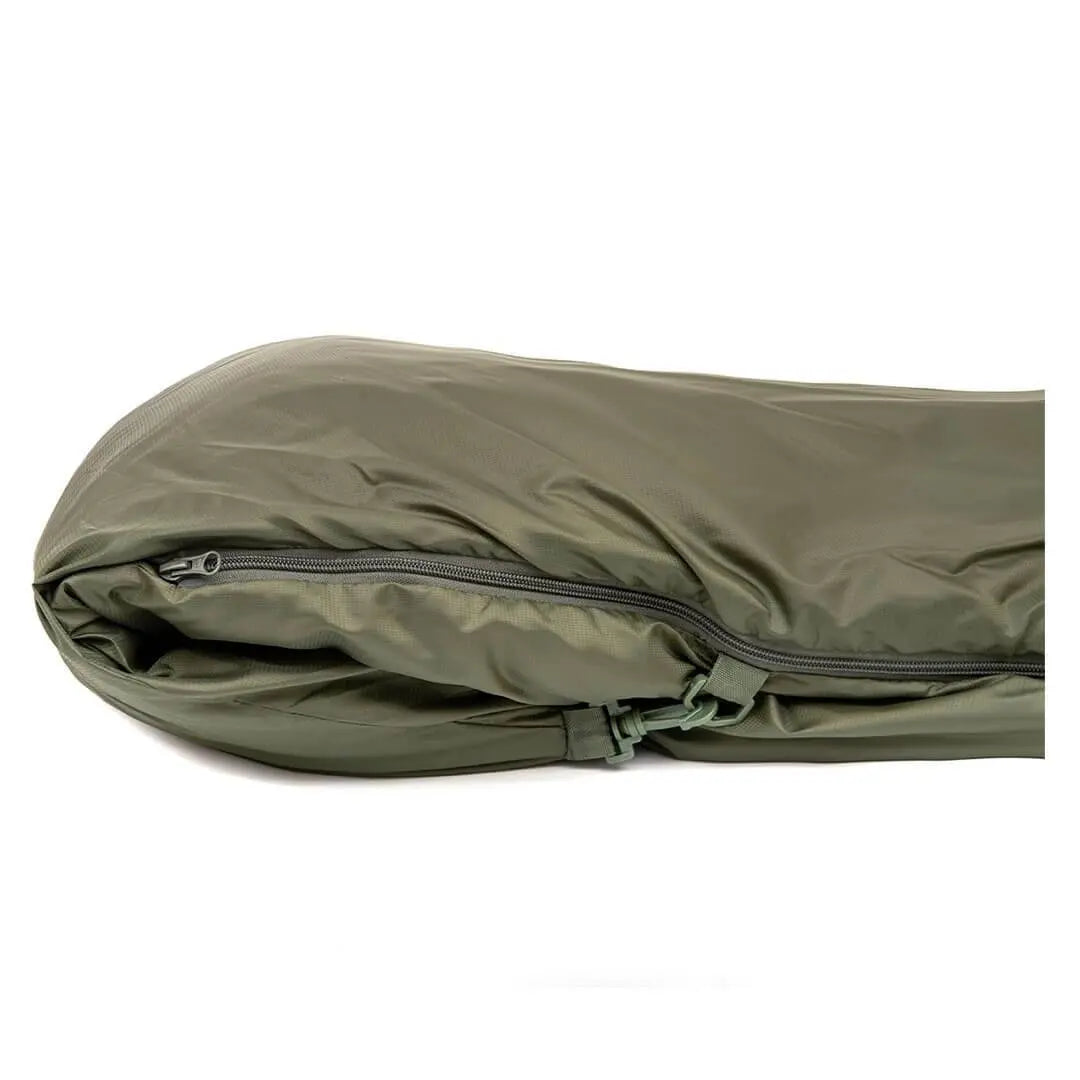 Close-up of Snugpak Softie Elite 3 Sleeping Bag Olive Green zipper and durable Paratex fabric, showcasing its compact and weather-resistant design.