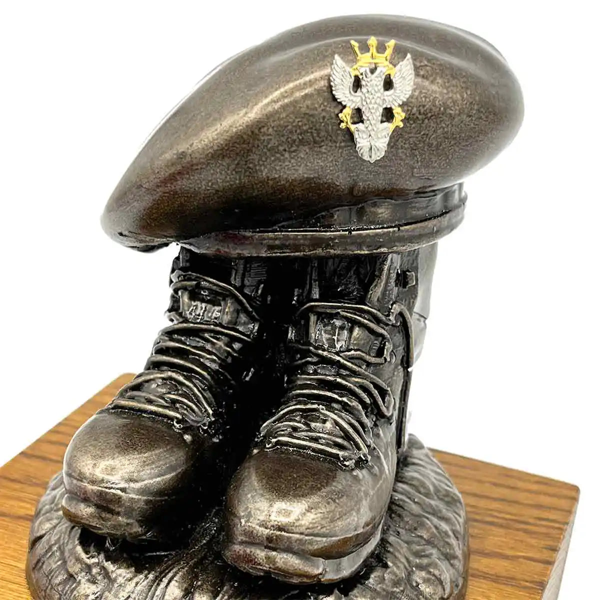 Bronze Beret and Boots Statue on Oak Base | John Bulls with eagle crest badge, ideal for personalized army memorabilia. Colour Enamel Badge from  John Bull Clothing 