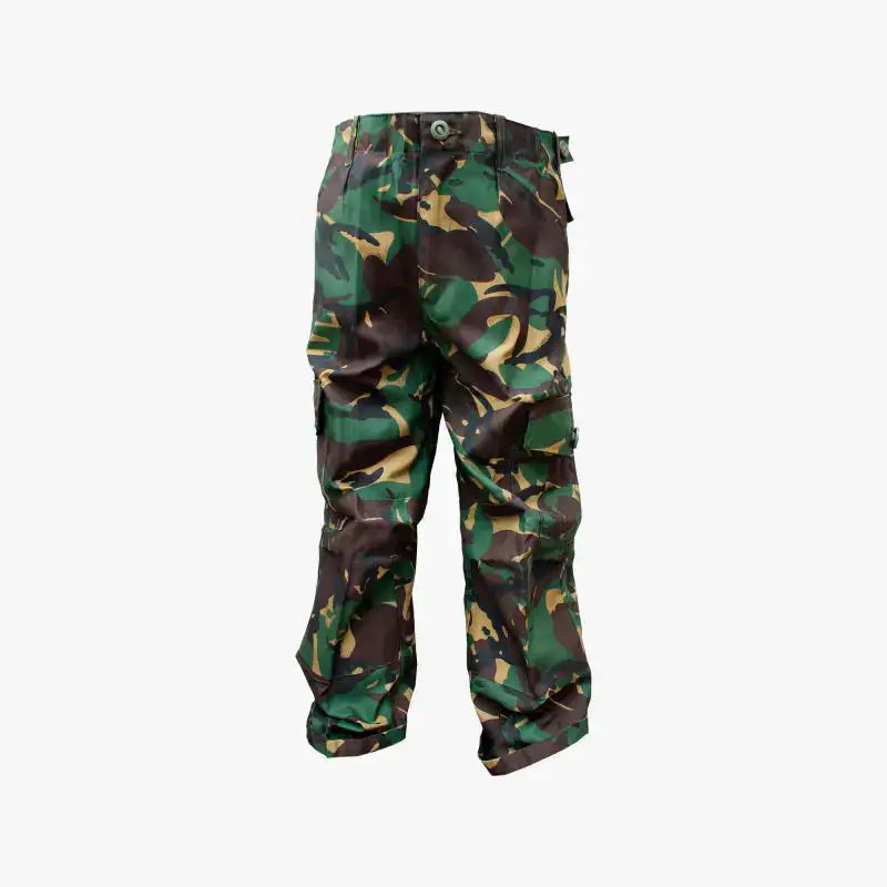 Olive green kids T-shirt with short sleeves, simple crew neck, casual military-inspired style for outdoor activities