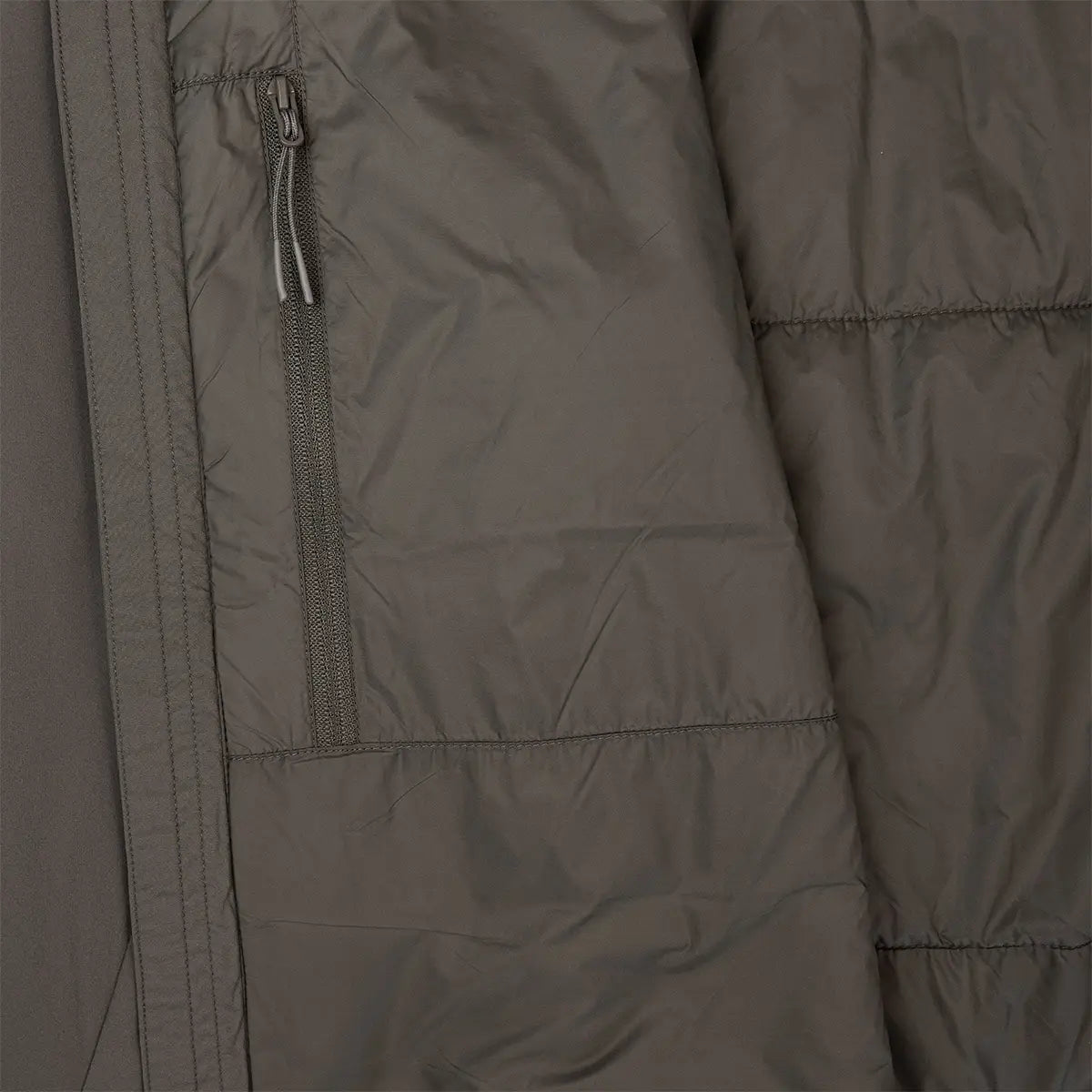 Interior zip pocket of Highlander Stoirm Primaloft Jacket, ideal for secure storage in cold and demanding conditions.