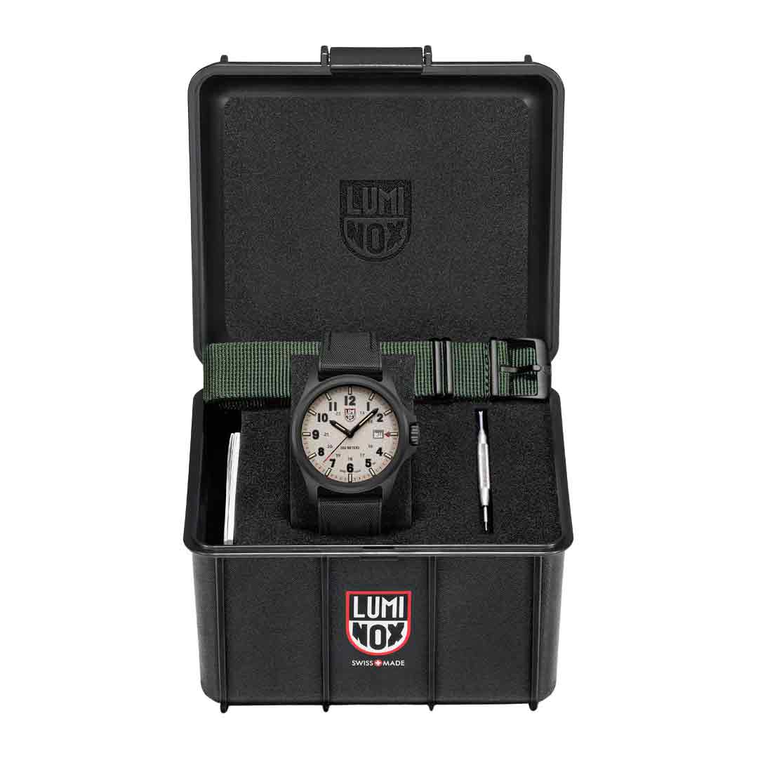 Luminox Atacama Field 1960 Series Watch XL.1971.SET in branded black box with extra green strap and tool, perfect for gifting or travel.